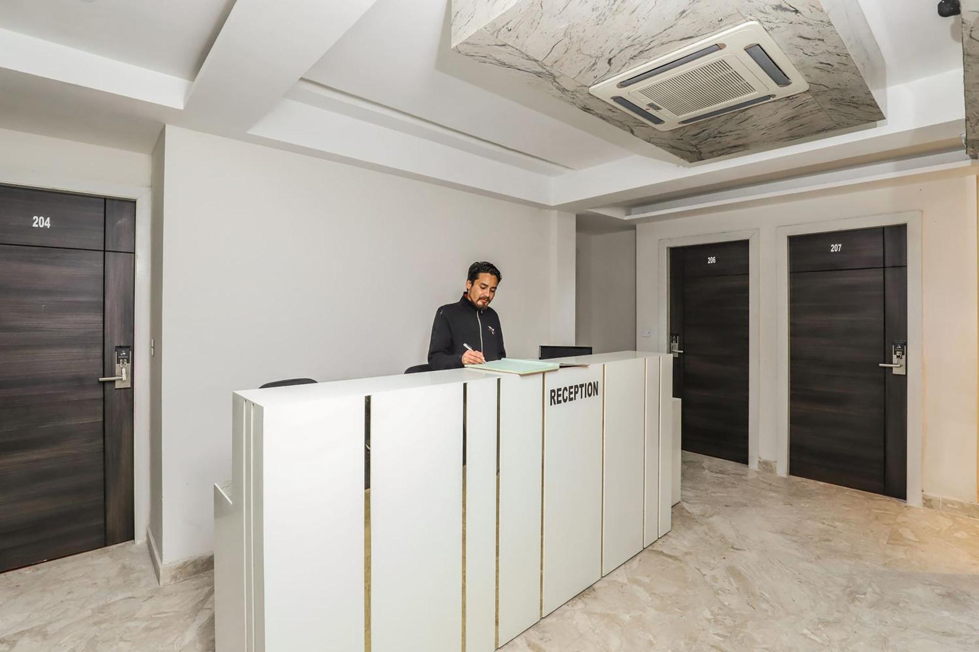 Hotel O Beone Hotels And Pg New Delhi Exterior photo